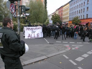 Frontblock mit Transparent auf der Demonstration